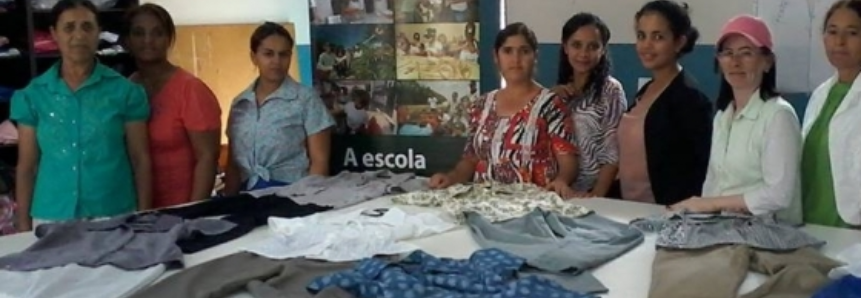 Mulheres de Leme do Prado aprendem sobre confecção de vestuário feminino