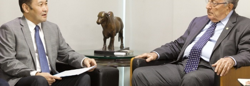 Presidente da CNA se reúne com embaixador do Cazaquistão no Brasil