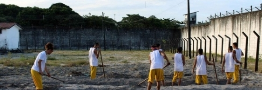 Técnico formado pelo Senar desenvolve hortas em unidades prisionais da Paraíba