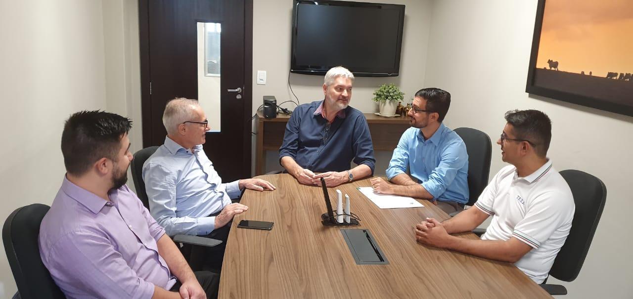 Parceria garante capacitação para equipamento que faz diagnóstico eletrônico das máquinas