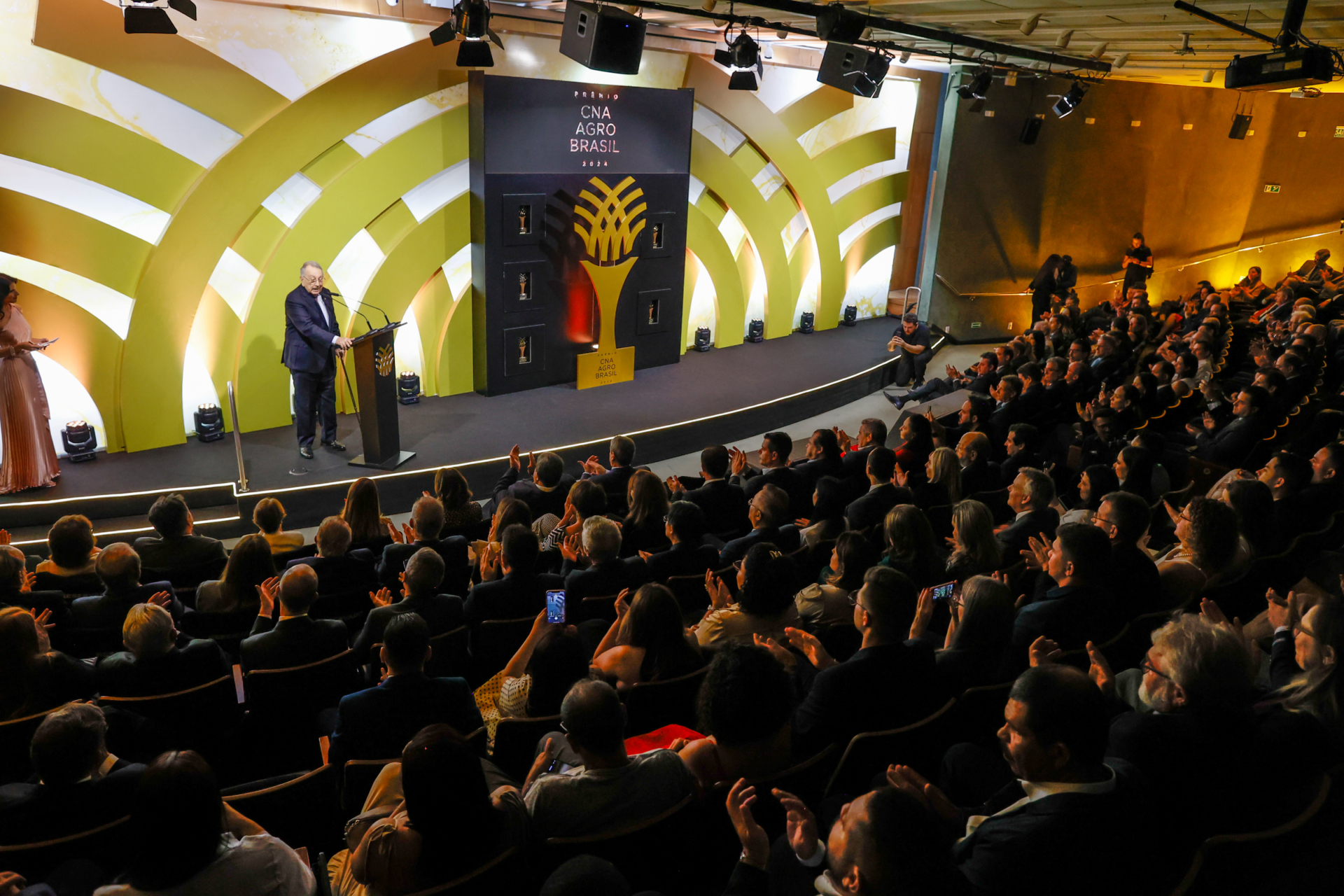 Vilmondes Tomain destaca relevância da agropecuária brasileira durante Prêmio CNA Agro Brasil 2024