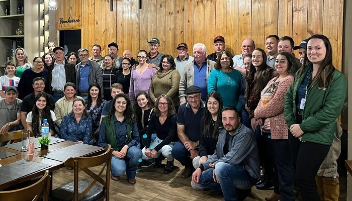 Encontro do grupo de produtores atendido pela técnica e apresentação de resultados