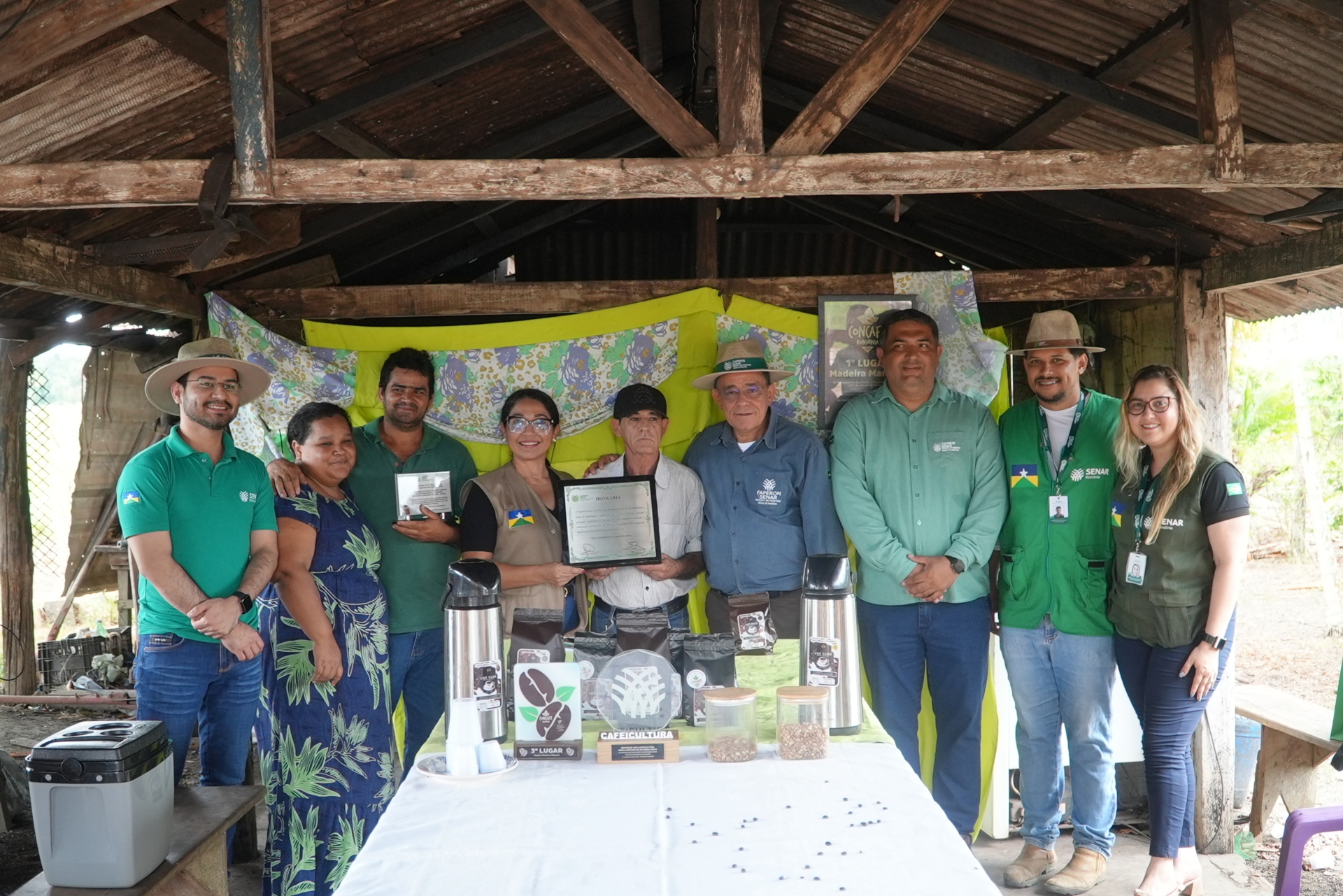 Sistema Faperon/Senar homenageia produtora e liderança rural durante visita em Itapuã do Oeste