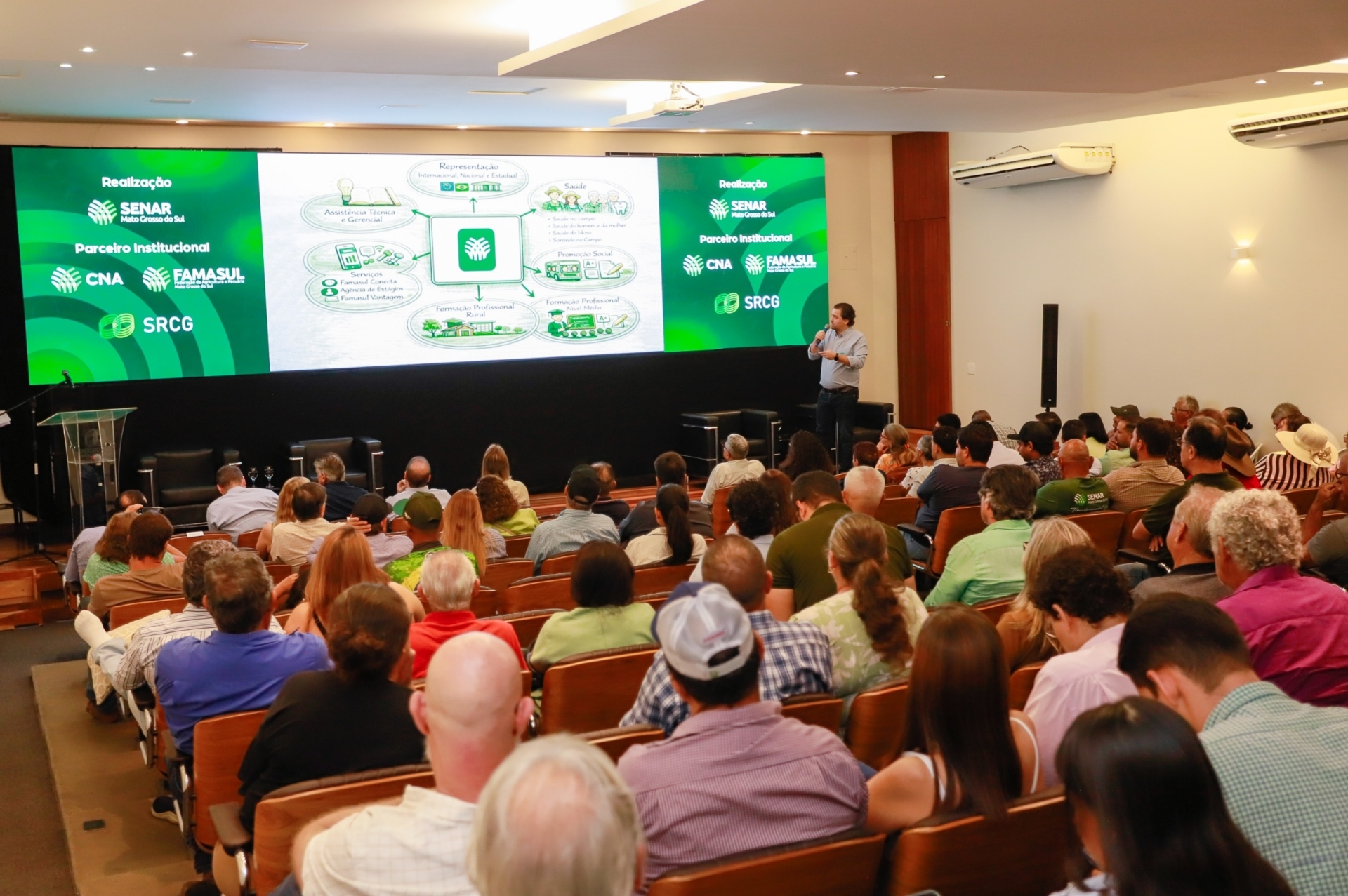 Foto Lucas Galvan Joao Carlos Castro