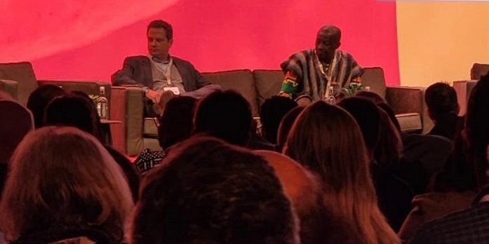 Guilherme Moura durante apresentação em painel