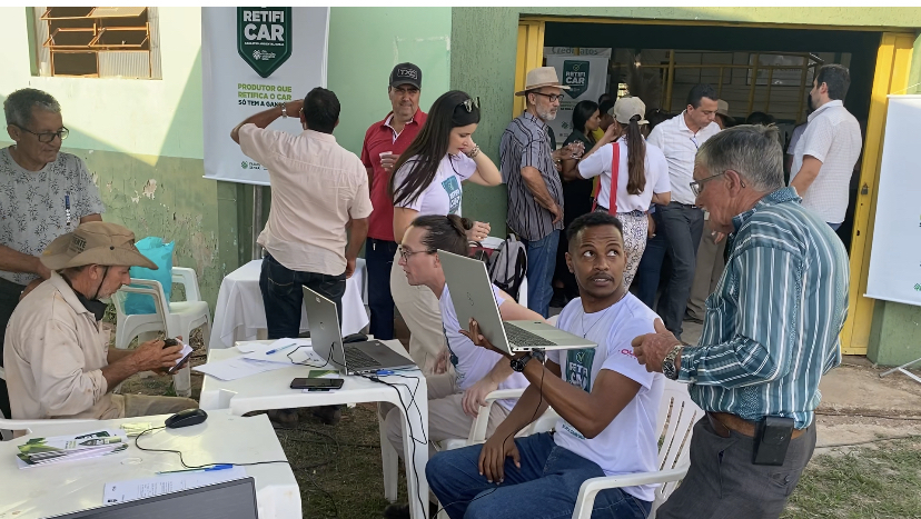 Mutirão em Presidente Olegário (MG), no lançamento do projeto no estado.