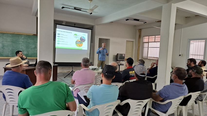 Painel de leite em Ecoporanga