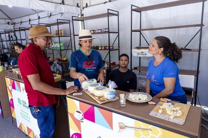 12 produtores rurais participam da Feira de Alimentos Artesanais e Tradicionais da Carreta Agro Pelo Brasil