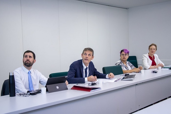 Embaixadora da Austrália, Sophie Daves, e comitiva