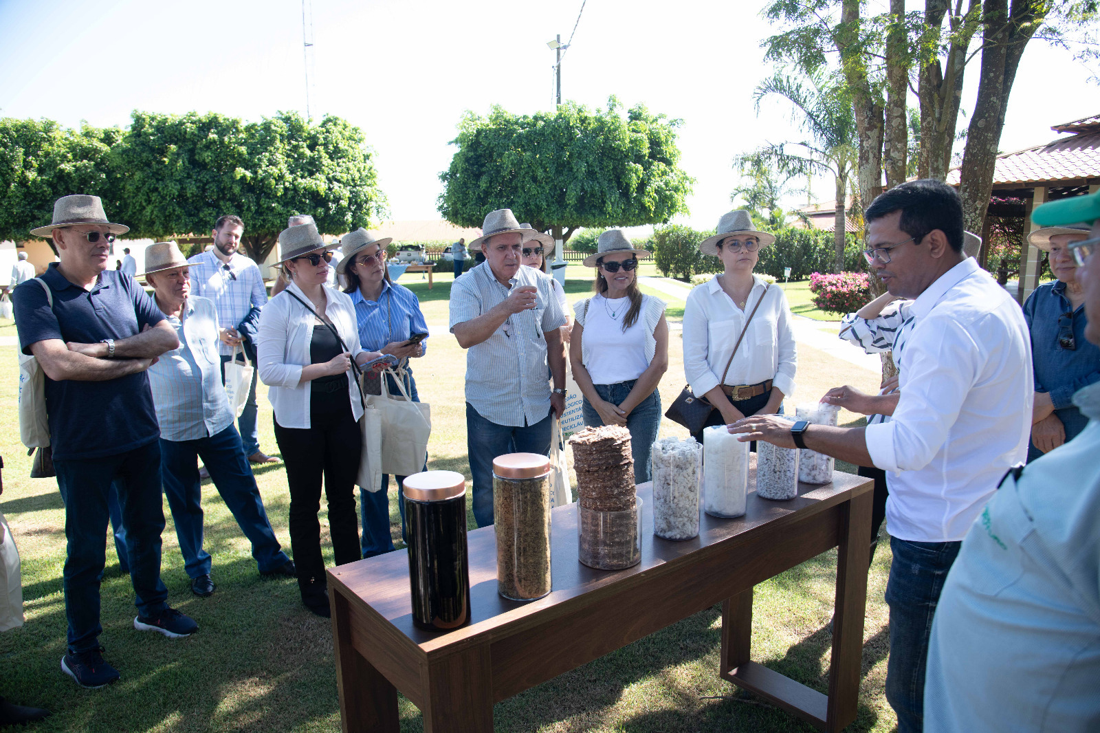 Autoridades conhecem tecnologias e sustentabilidade da produção de algodão em Campo Verde