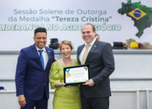 Presidente Marcelo Bertoni recebe homenagem como liderança no agronegócio sul-mato-grossense pela Câmara Municipal