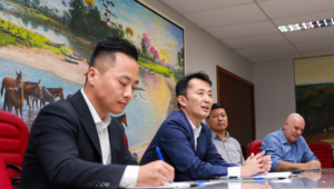 Famasul recebe embaixador do Japão para fortalecer parceria na avicultura