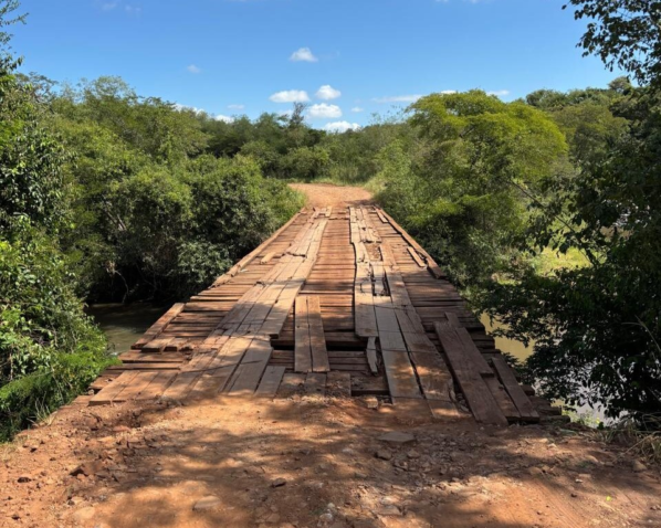 Estrada vicinal ponte em MS