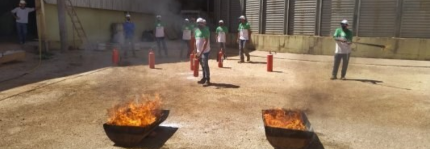 Senar-MT capacita trabalhadores para combater incêndios no campo