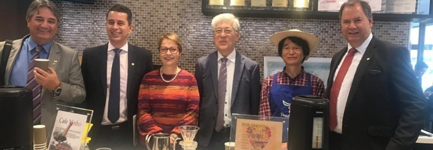 Comitiva da CNA se reúne com empresários do setor de café e frutas do Japão