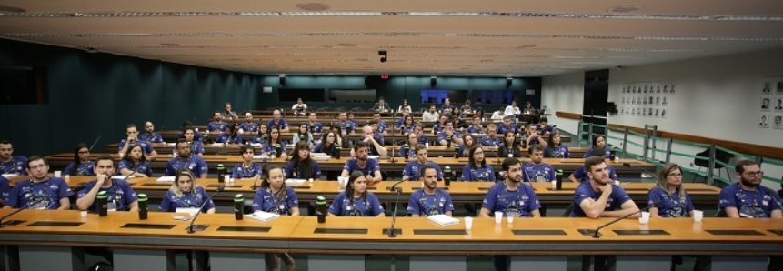Participantes do CNA Jovem nacional conhecem processo legislativo