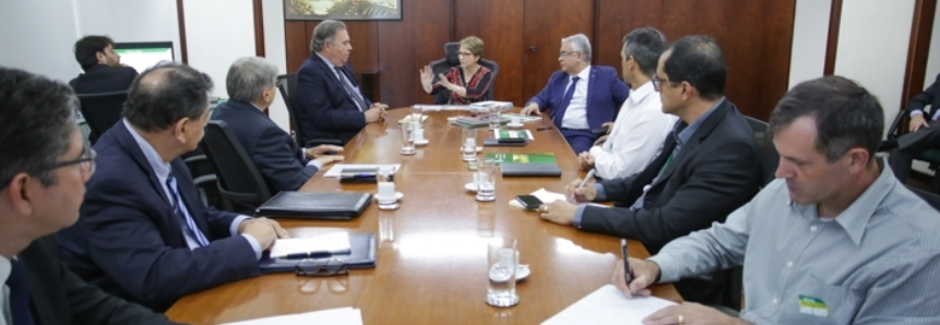 CNA se reúne com ministra da Agricultura para debater melhoria da competitividade do leite