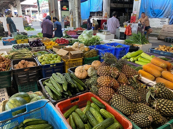 Centro de distribuição de frutas, vegetais, castanhas, produtos orgânicos e produtos secos em Singapura.