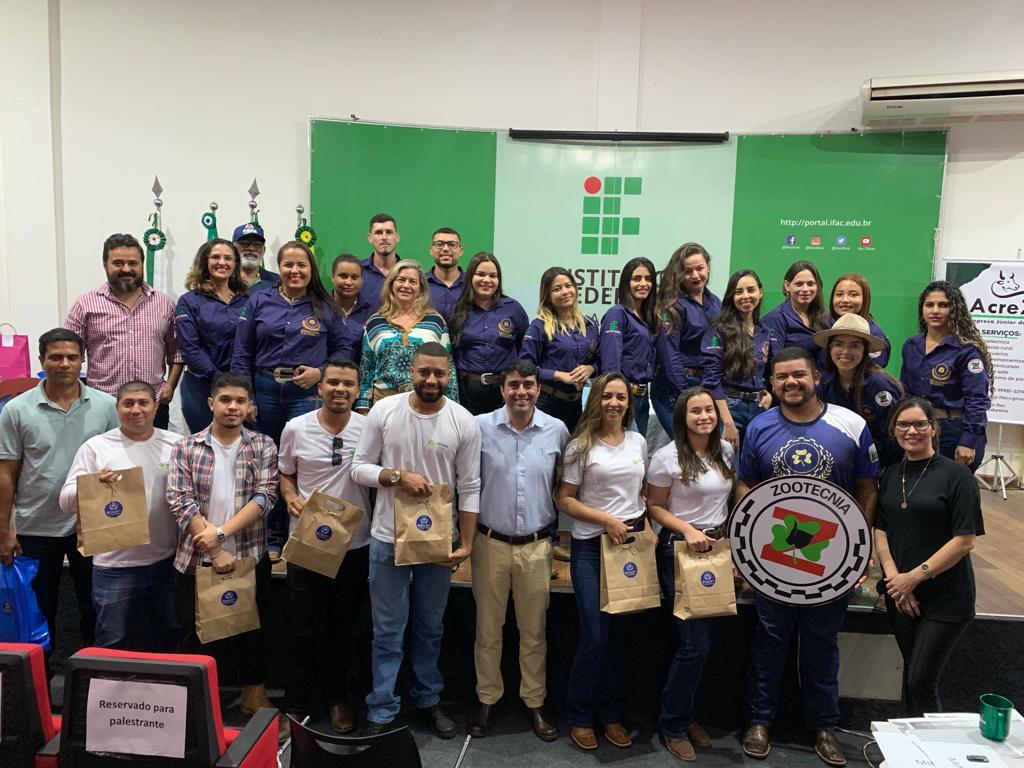 Alunos do SENAR - AC participaram da V Semana Acadêmica de Zootecnia. Foto: Reprodução.