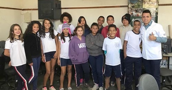 Estudantes aprendem técnicas de higiene bucal