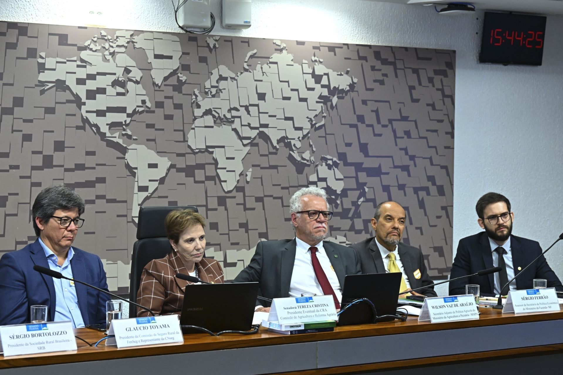 CNA aborda seguro rural e endividamento no campo