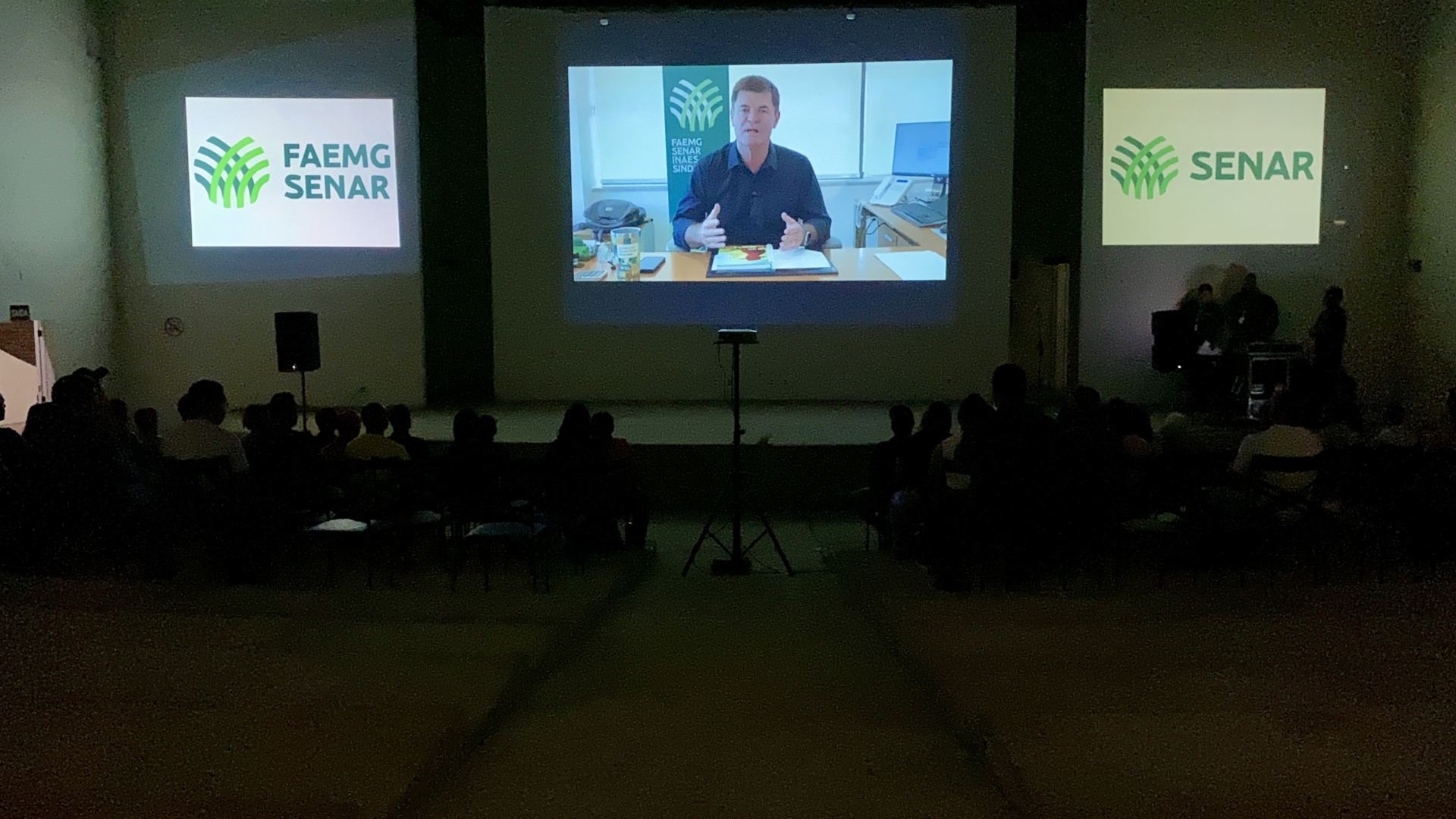 O presidente compartilhou sua mensagem aos alunos por meio de vídeo exibido durante a cerimônia.