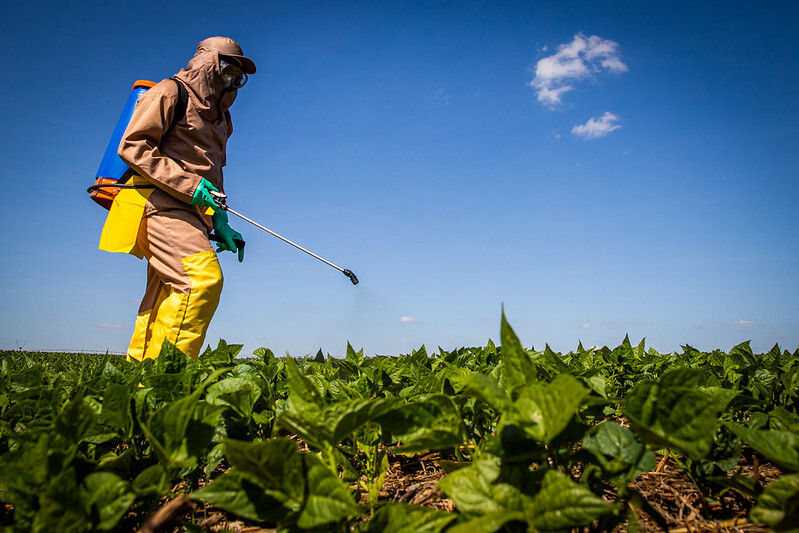 Parceria entre Senar e Croplife Brasil para aplicação correta e segura de defensivos chega às propriedades