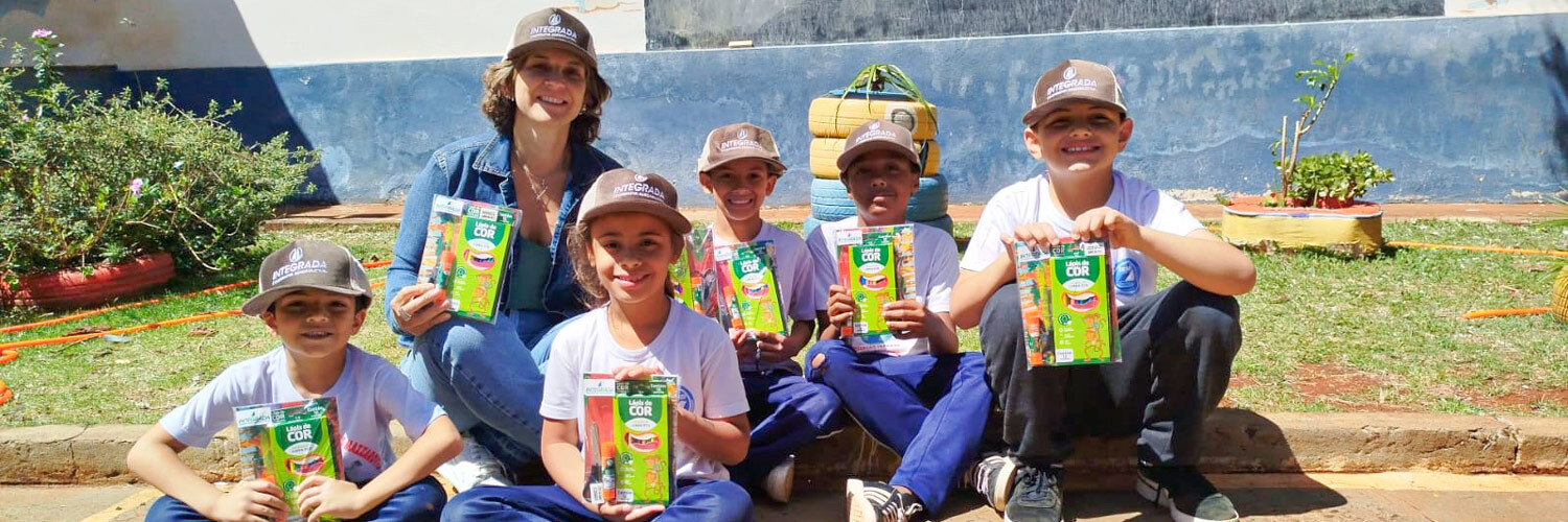 Livro do Programa Agrinho vira referência para cooperativa de Cornélio Procópio