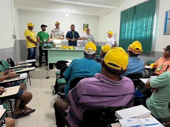 Produtores rurais de Olivença ouvem orientações durante realização do circuito no município