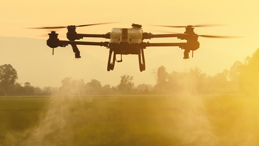 Sistema FAEP lança cartilha sobre uso de drone de pulverização