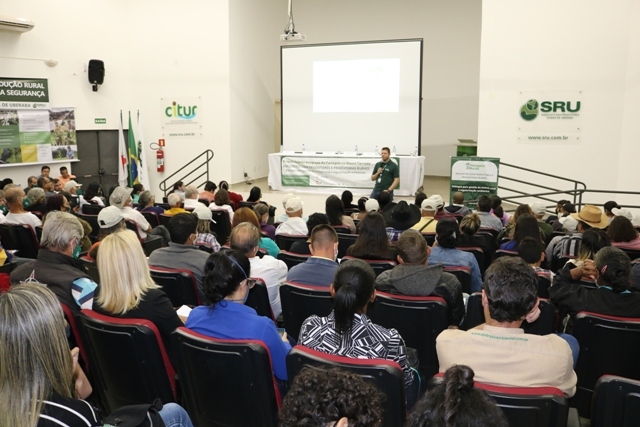 Coordenador do FIP Paisagens em Minas Gerais, Ricardo Tuller, em sua palestra em Uberaba