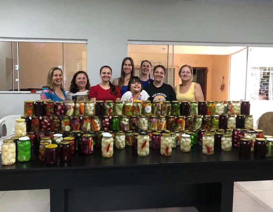 Integrantes da Cooperativa Duas Irmãs Várias Famílias, de Clevelândia