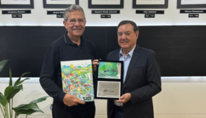 José Zeferino Pedrozo é homenageado nos 40 anos de Fundação do Sicoob Central SC/RS