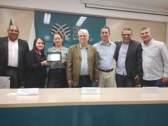 HOMENAGEM A MILITARES 1