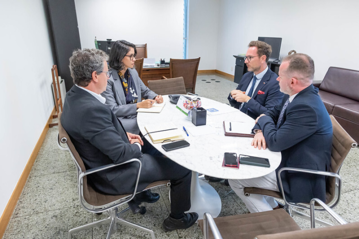 54453896140 769977c28c c