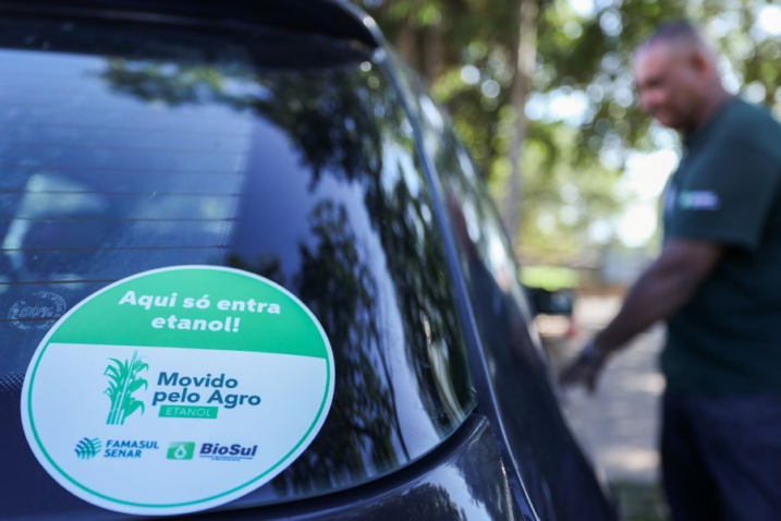 Adesivo Movido pelo agro 3