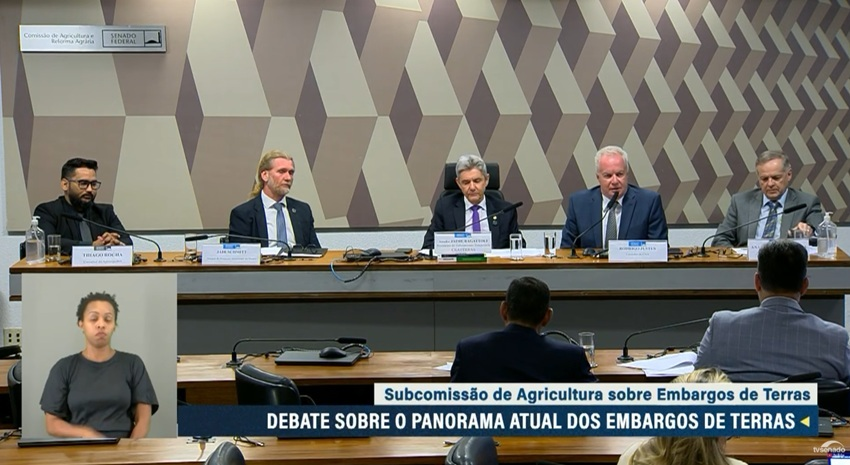 Justus senado embargos2