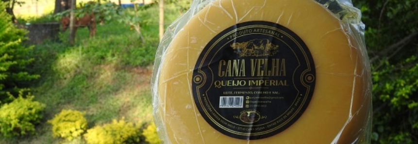 Vencedora do Prêmio CNA Brasil Artesanal recebe selo pela produção de queijo