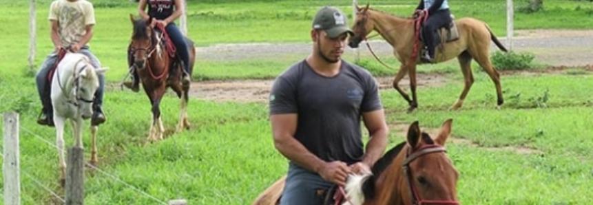 Presença feminina é destaque no curso de equitação em Araçuaí