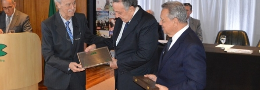 Presidente da CNA recebe prêmio da Associação Brasileira de Criadores