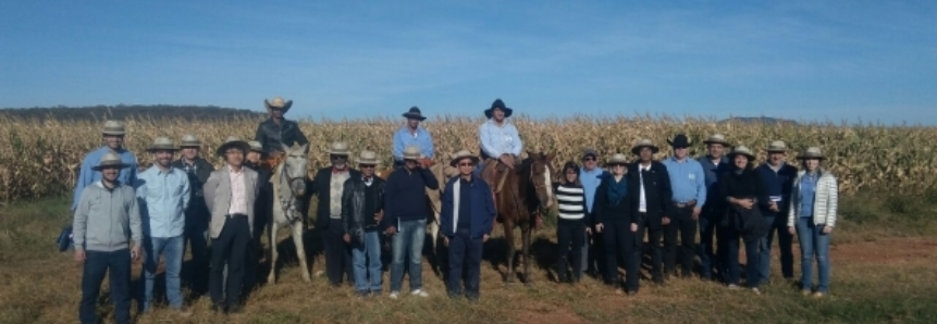 Adidos agrícolas visitam propriedade rural no município de Miranda (MS)