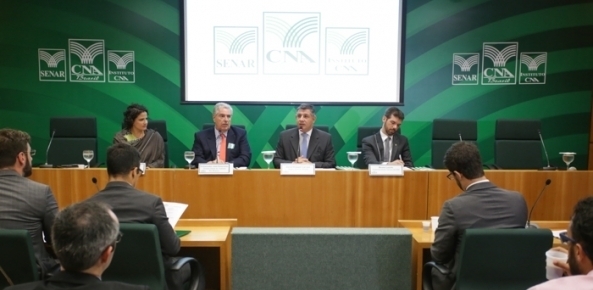 Sistema CNA recebe diplomatas do Instituto Rio Branco